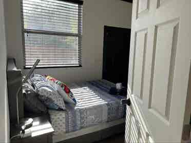 Prvt Entry Queen Room Pool