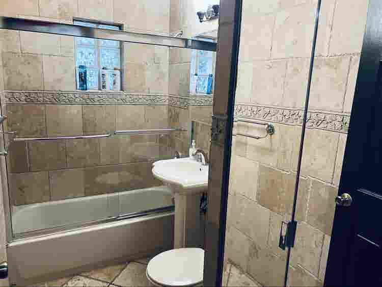 Prvt Entry Queen Room Pool