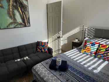 Prvt Entry Queen Room Pool