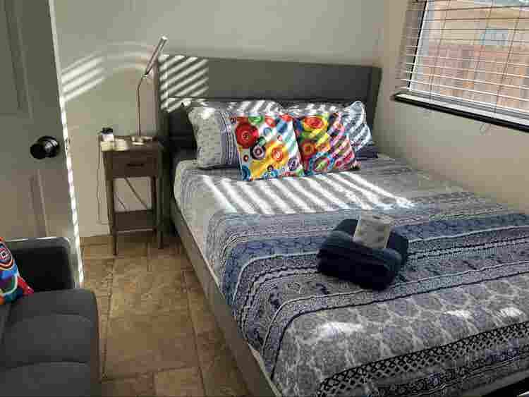 Prvt Entry Queen Room Pool