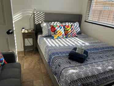 Prvt Entry Queen Room Pool