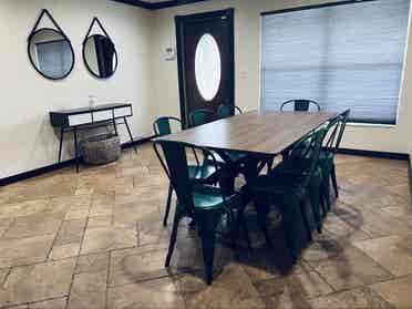 Prvt Entry Queen Room Pool