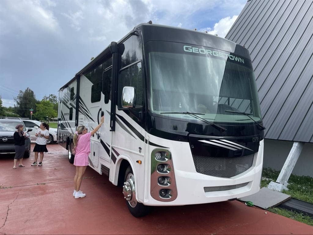 Tropical Paradise Luxury RV