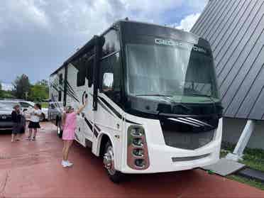 Tropical Paradise Luxury RV