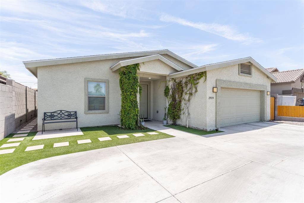 Central Phoenix home near Airport