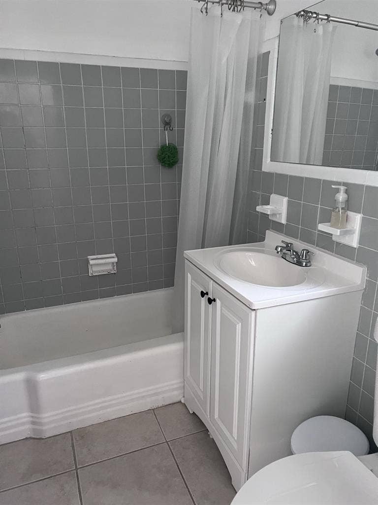 2 room guest house with laundry