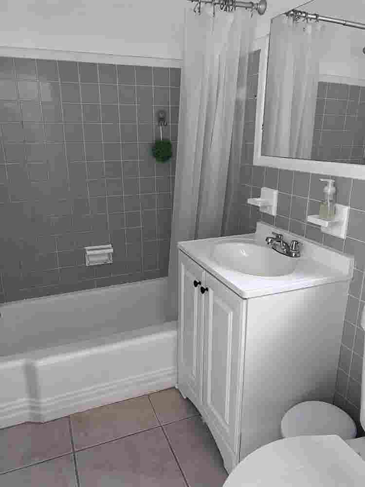 2 room guest house with laundry