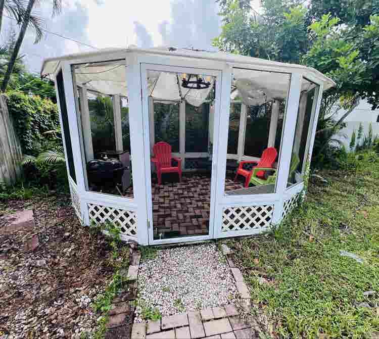 2 room guest house with laundry