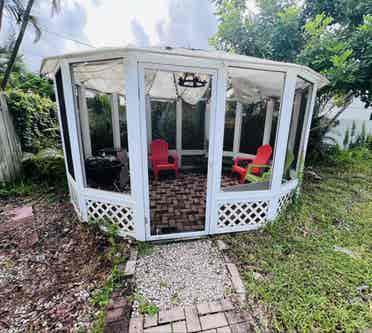 2 room guest house with laundry