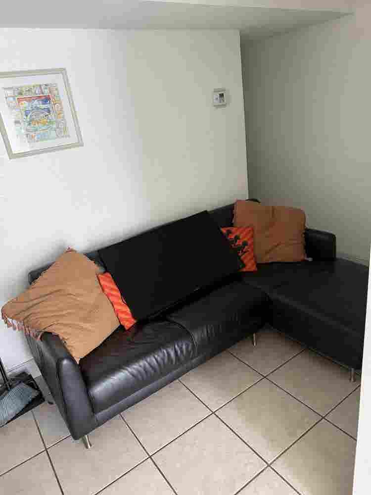 2 room guest house with laundry