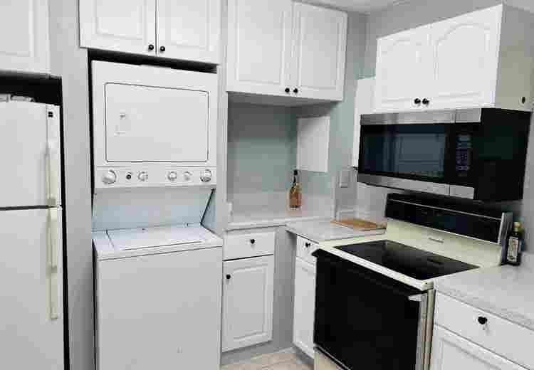 2 room guest house with laundry