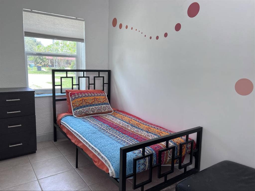 2 room guest house with laundry