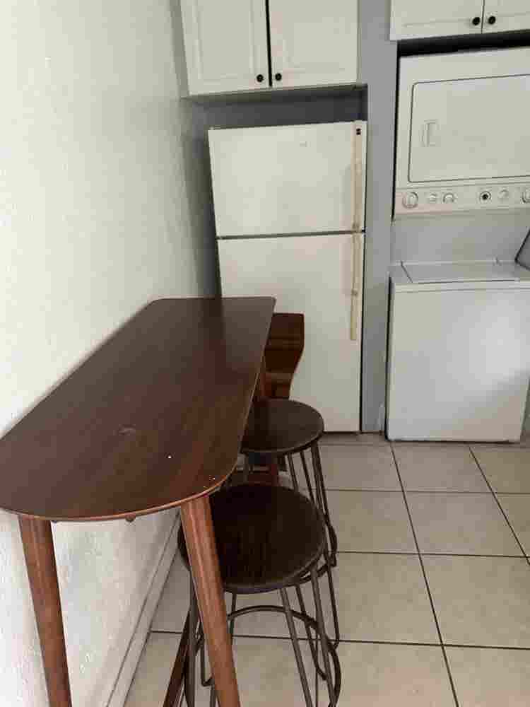 2 room guest house with laundry
