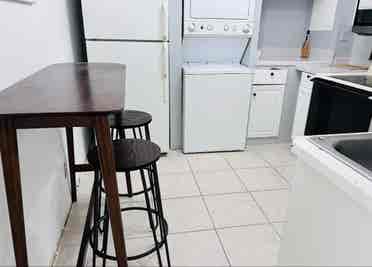 2 room guest house with laundry