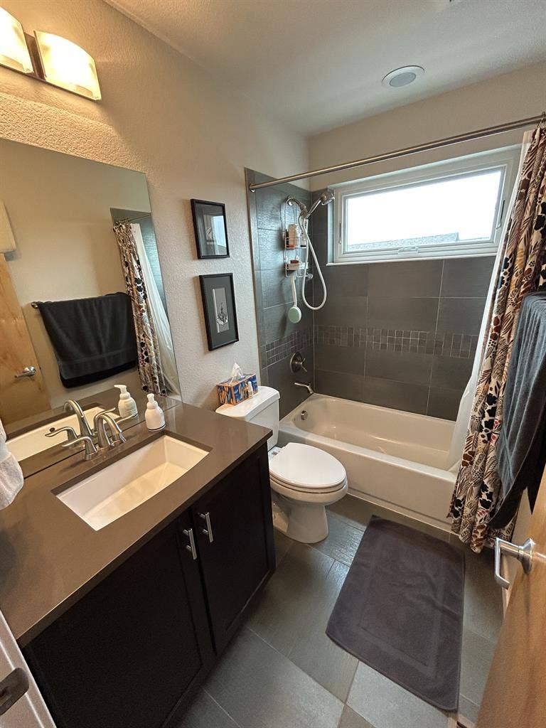 Private Bed & Bath in Louisville
