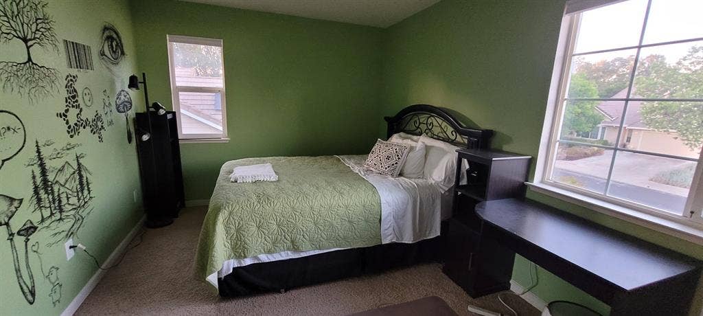 bed, 3 bath home