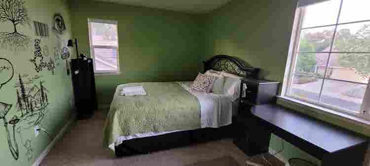 bed, 3 bath home