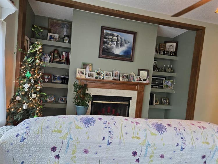 Room for rent with private bath rm