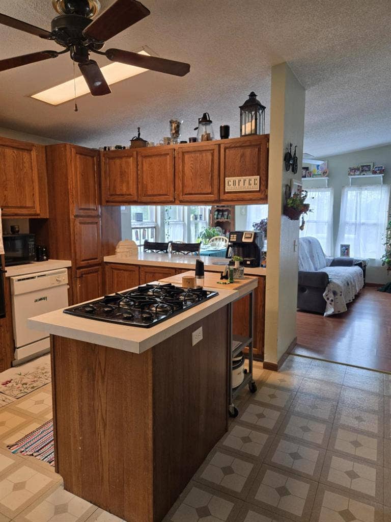 Room for rent with private bath rm