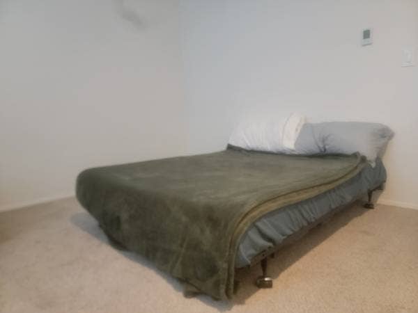 Quiet Room in bd apartment