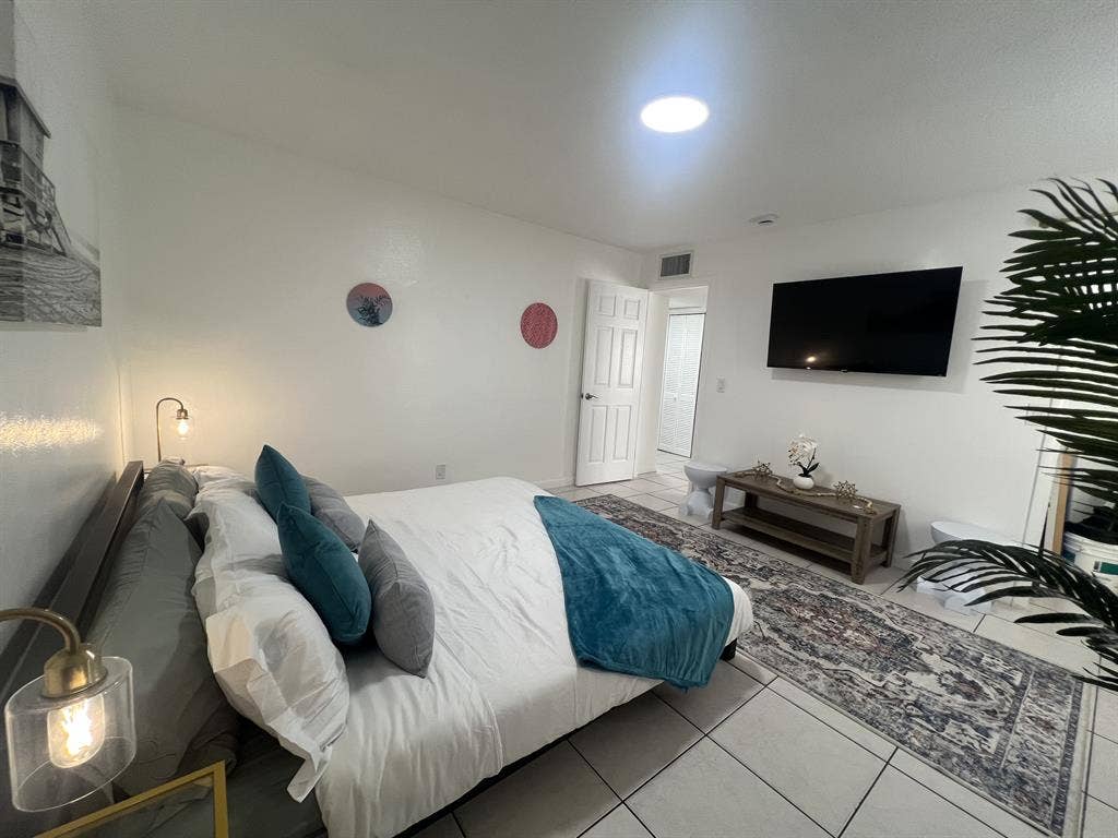 Furnished Apartment pool access