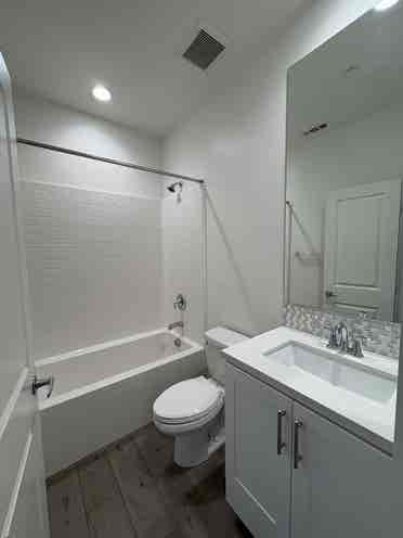 Private room available in Oceanside