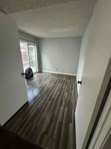 2 rooms for rent in 3 bedroom house