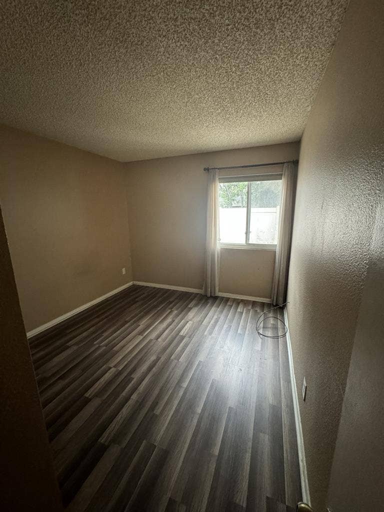 2 rooms for rent in 3 bedroom house