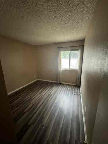 2 rooms for rent in 3 bedroom house
