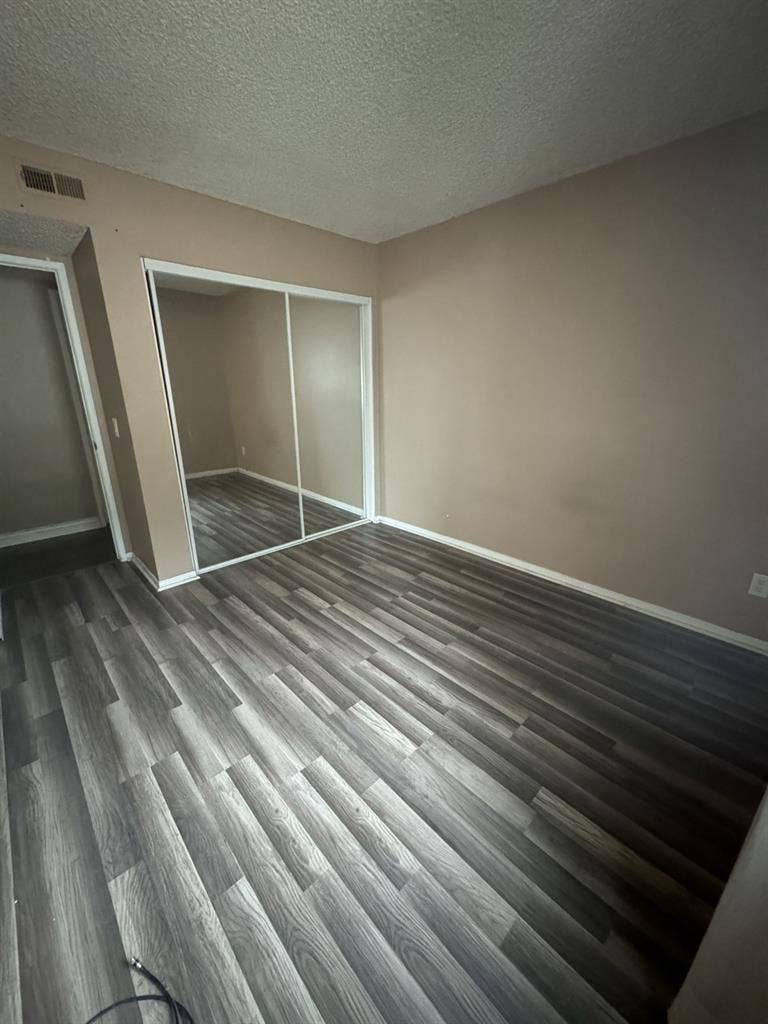 2 rooms for rent in 3 bedroom house