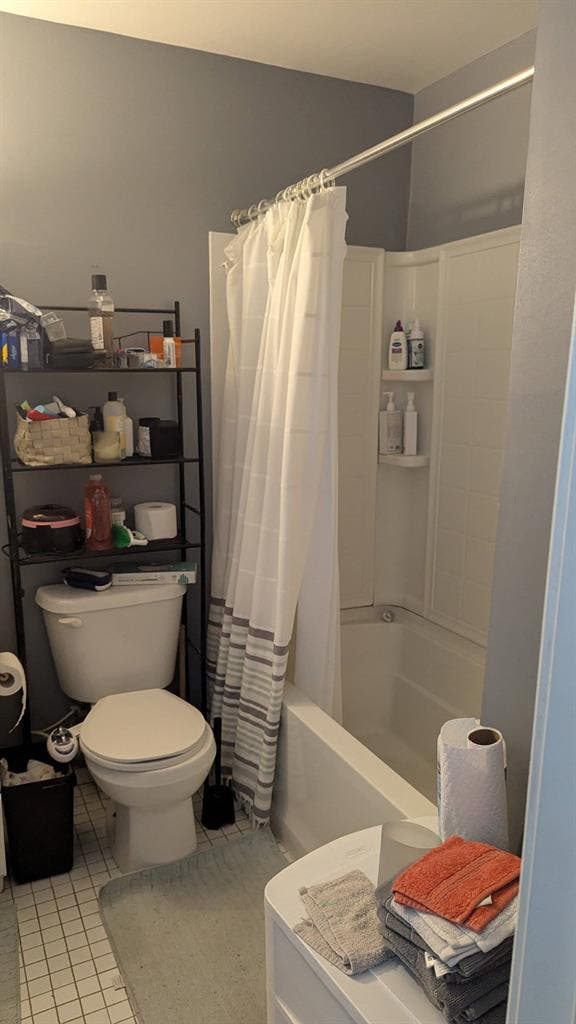 Large Room in Little Italy