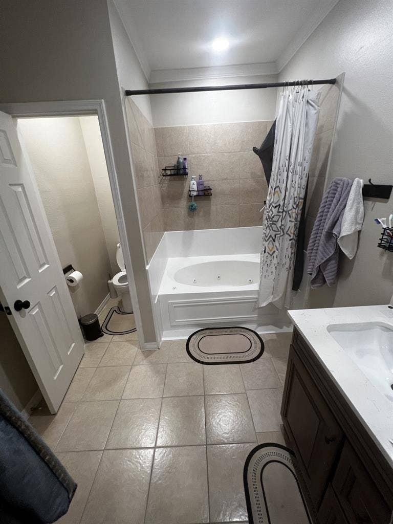 Master bedroom sublet -Aug 1st