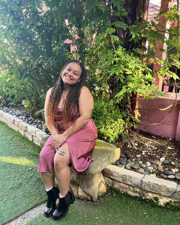 Looking roommate to rent apt with