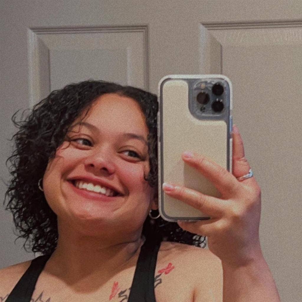 Looking roommate to rent apt with