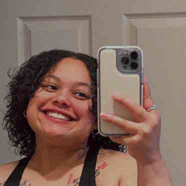 Looking roommate to rent apt with
