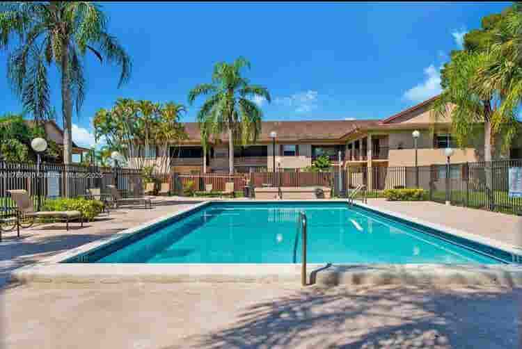 Master bedroom for rent in Kendall.