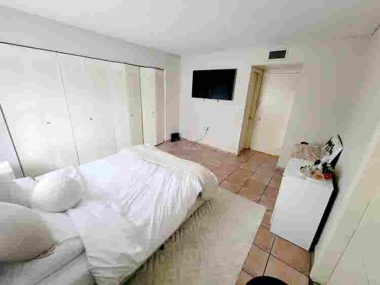 Master bedroom for rent in Kendall.