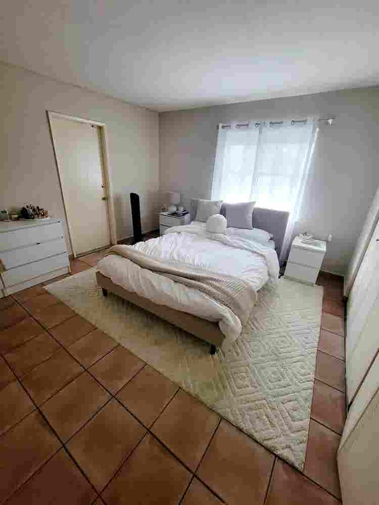 Master bedroom for rent in Kendall.