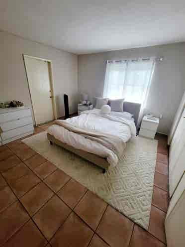 Master bedroom for rent in Kendall.