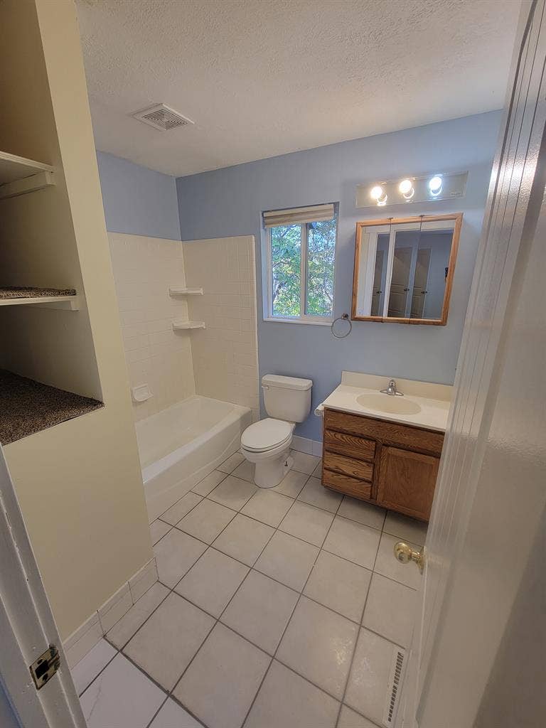 Looking for a roommate sep. 1st