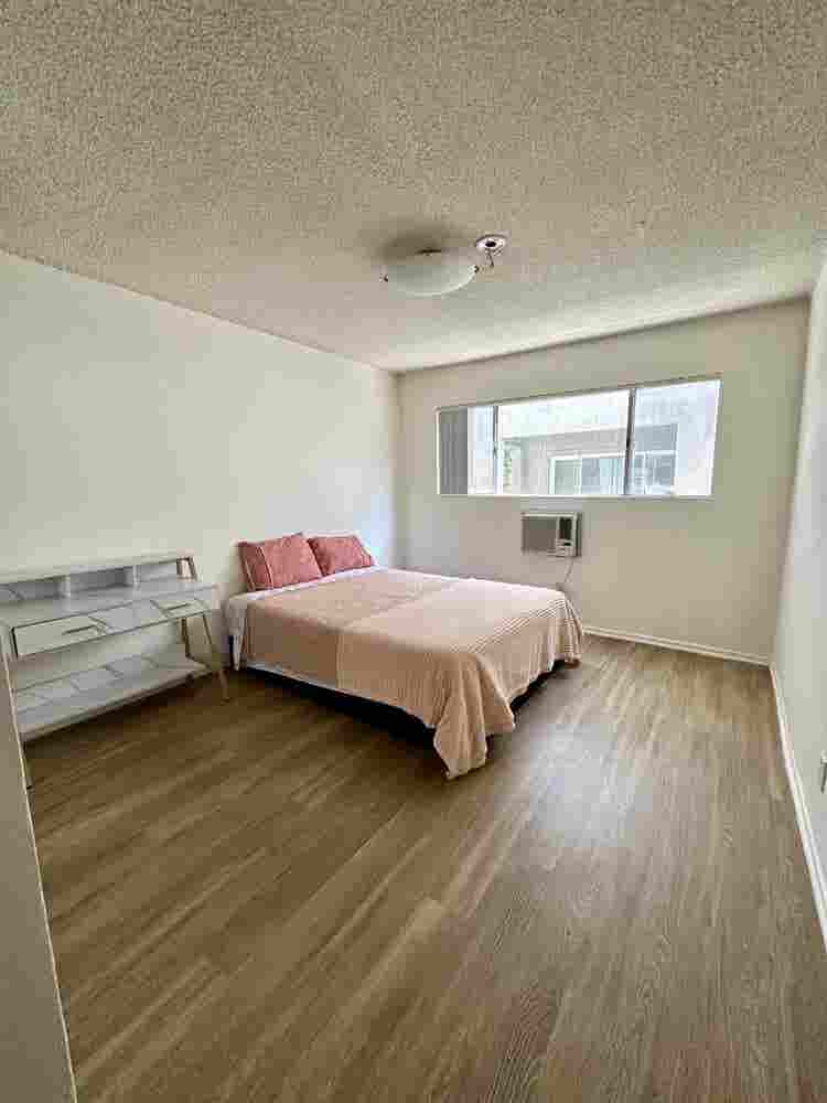 Private Room & bath available