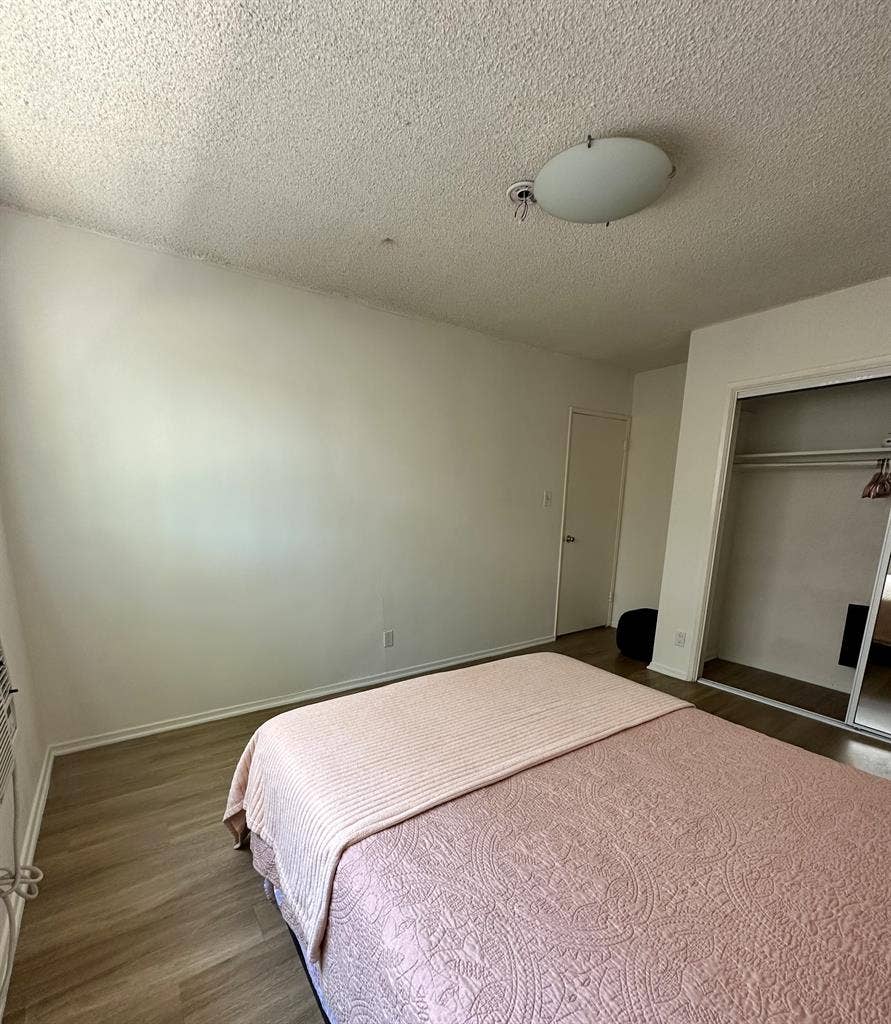 Private Room & bath available