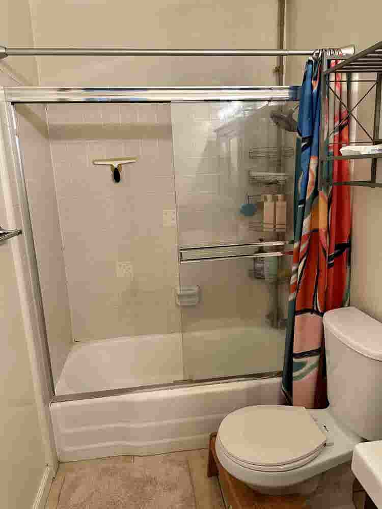 Private Room & bath available