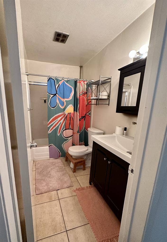 Private Room & bath available