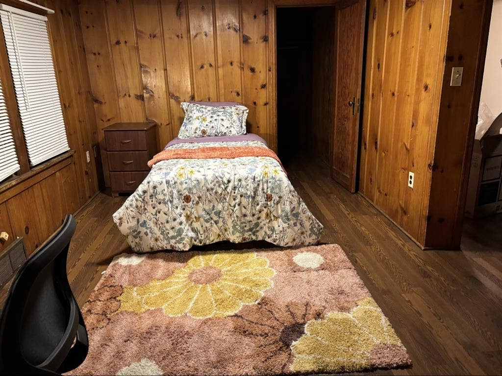 Room for rent!