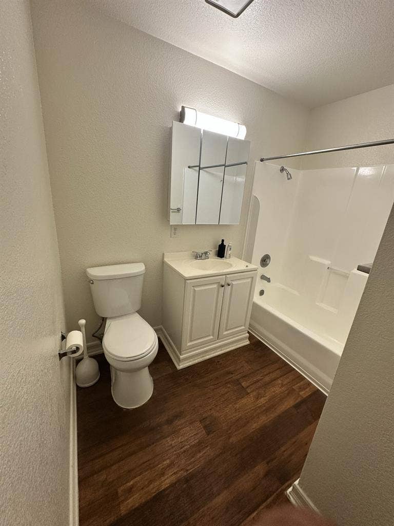 Private room, own bathroom,