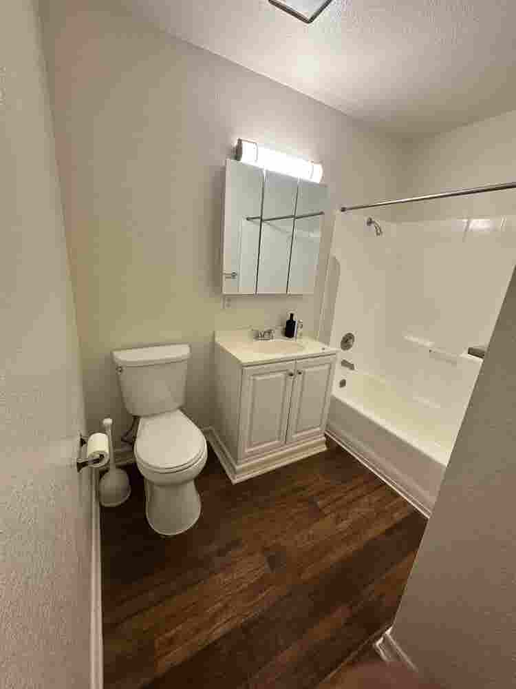 Private room, own bathroom,