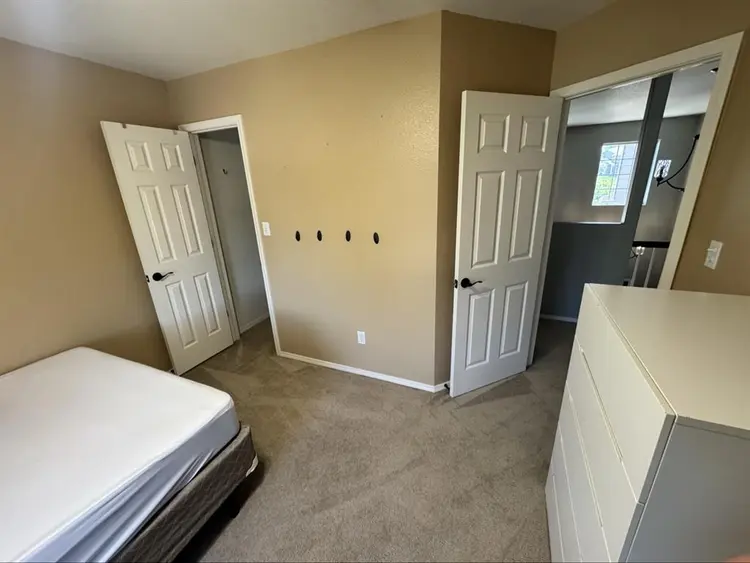 Quiet North Gate home with a View!