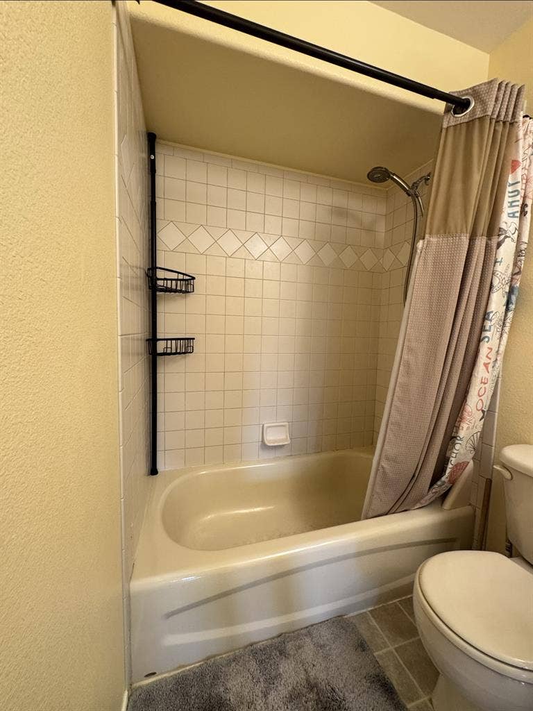 Quiet North Gate home with a View!