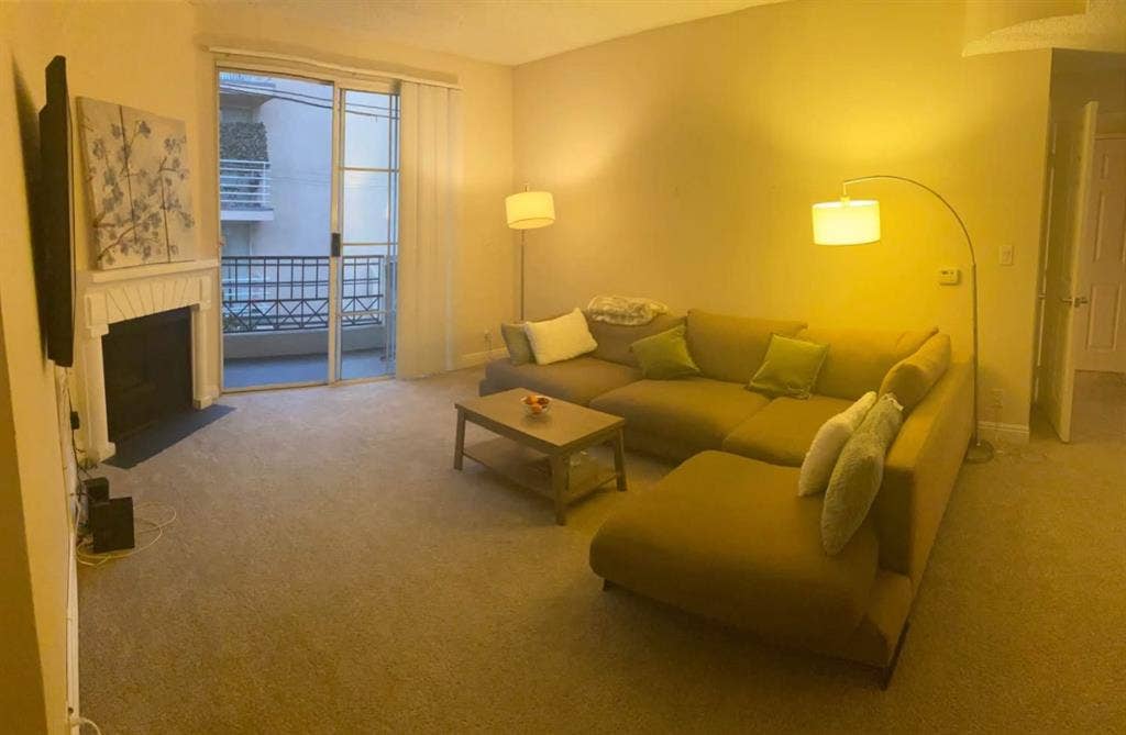Room for rent in the center of LA